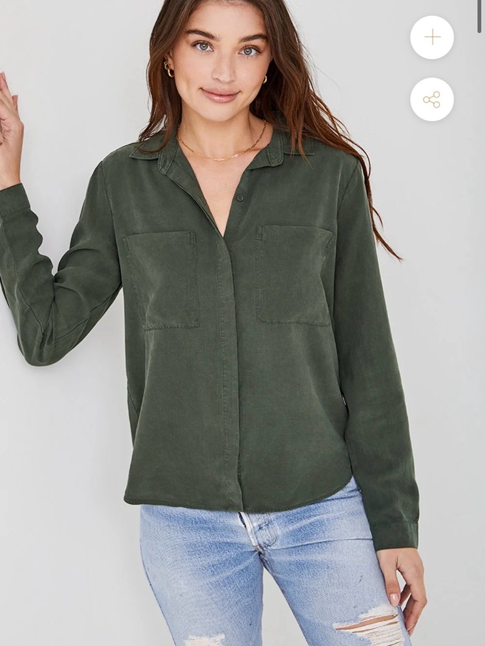 NWT Two Pocket Classic Button Down Gray